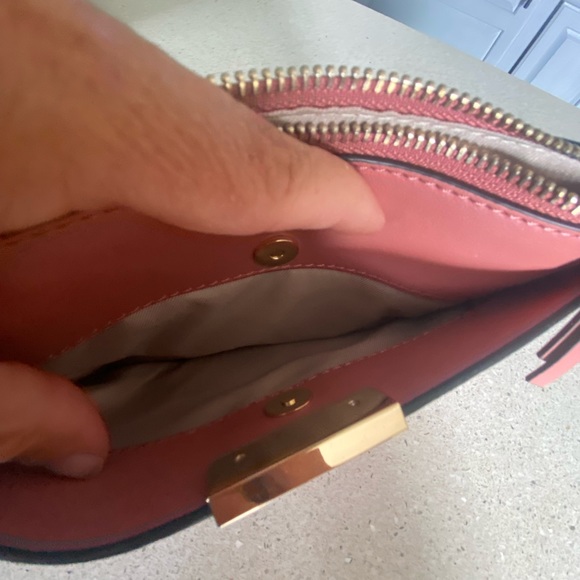 Women’s Nine West wristlet - Picture 7 of 10